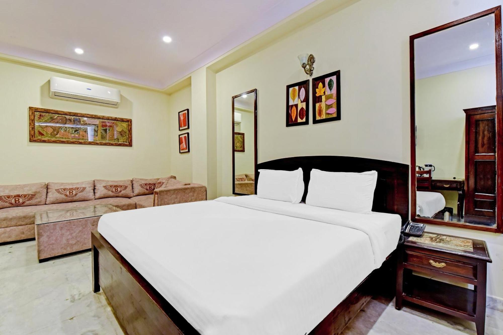 Collection O Hotel Four Boutique Kukas Kültér fotó