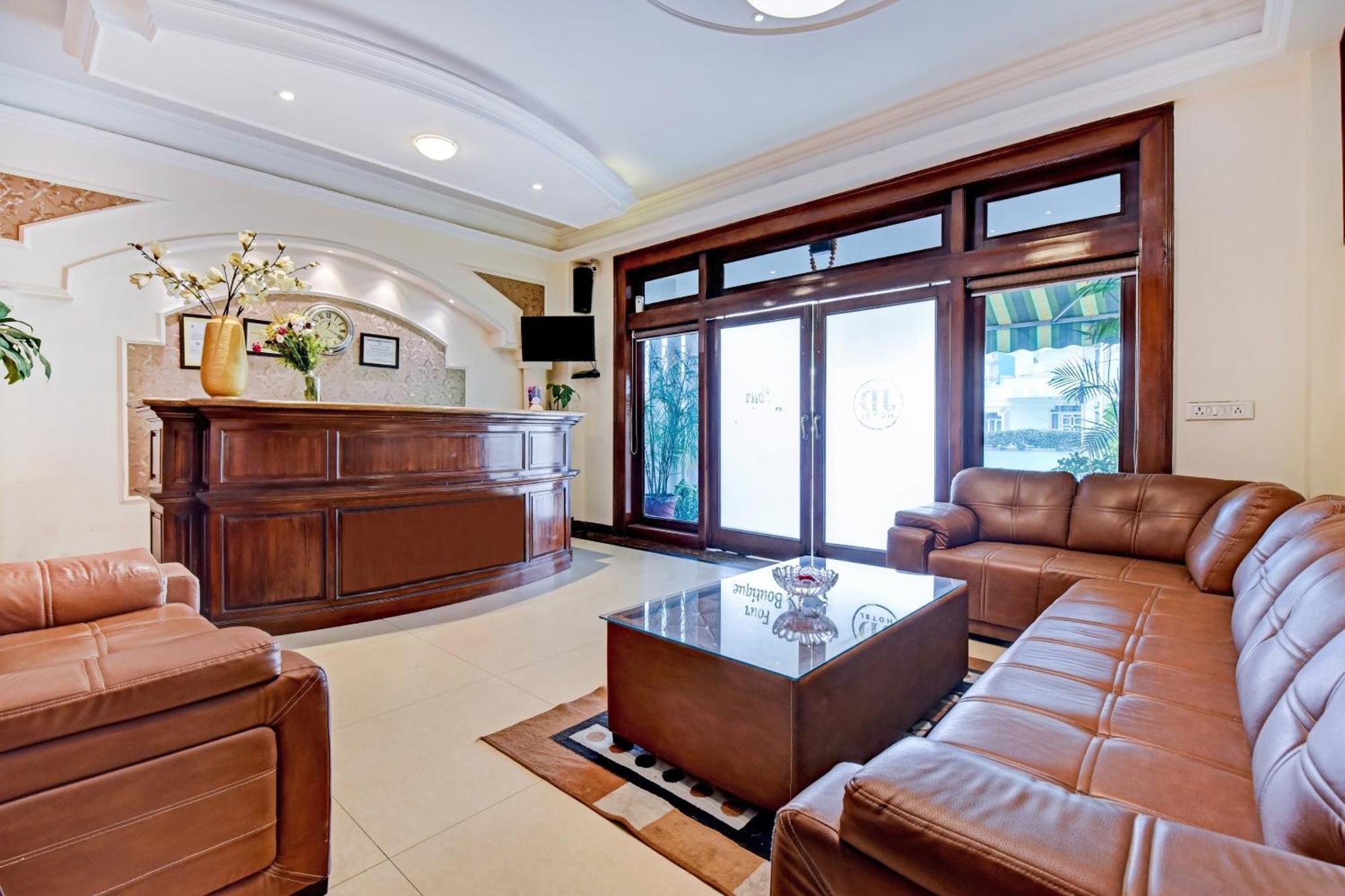 Collection O Hotel Four Boutique Kukas Kültér fotó